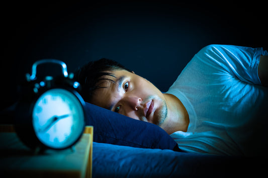 Einschlafprobleme: Die besten Tipps, Tricks & Lösungen gegen langes Wachliegen im Bett